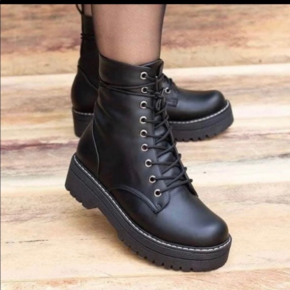 COPY - Boots 🥾 - Picture 2 of 7